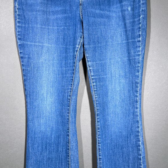 Signature Levi Strauss Mid Rise Bootcut Jeans Size 16S W33 X L30 - Picture 3 of 16